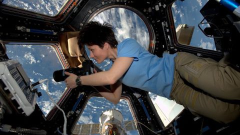 Astrosamantha - La donna dei record nello spazio