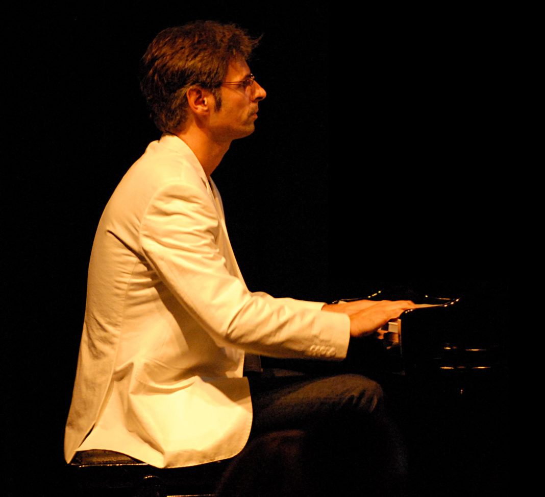 Concerto “Tra Classica & Jazz” – Alessandro Francesio Trio (giovedì 21 APRILE 2011, ore 21.00) Concerto “Tra Classica & Jazz” – Alessandro Francesio Trio (giovedì 21 APRILE 2011, ore 21.00)