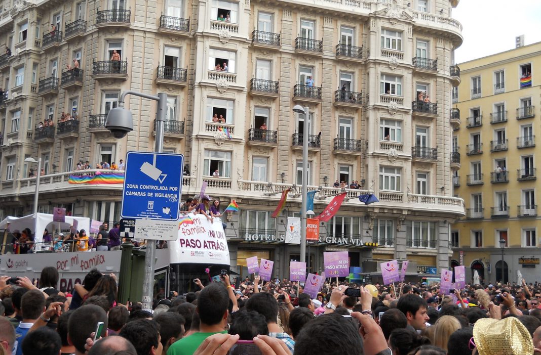 In Spagna stiamo festeggiando: il definitivo si della Corte costituzionale ai matrimoni gay In Spagna stiamo festeggiando: il definitivo si della Corte costituzionale ai matrimoni gay