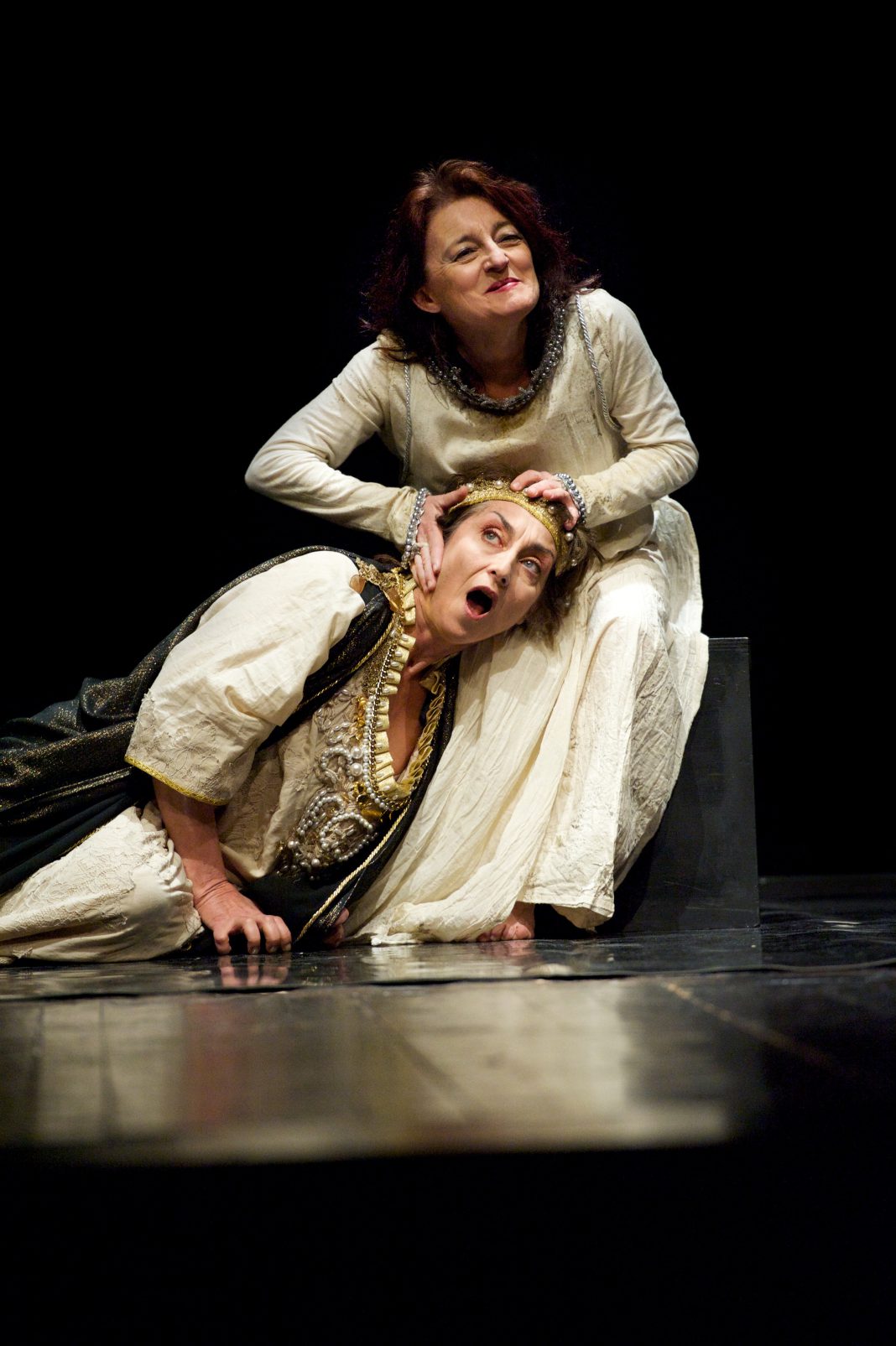 “Le regine” dal 3 dicembre con la regia di Alberto Oliva al Teatro Oscar “Le regine” dal 3 dicembre con la regia di Alberto Oliva al Teatro Oscar