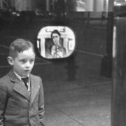 1948, un bambino vede per la prima volta la TV-h
