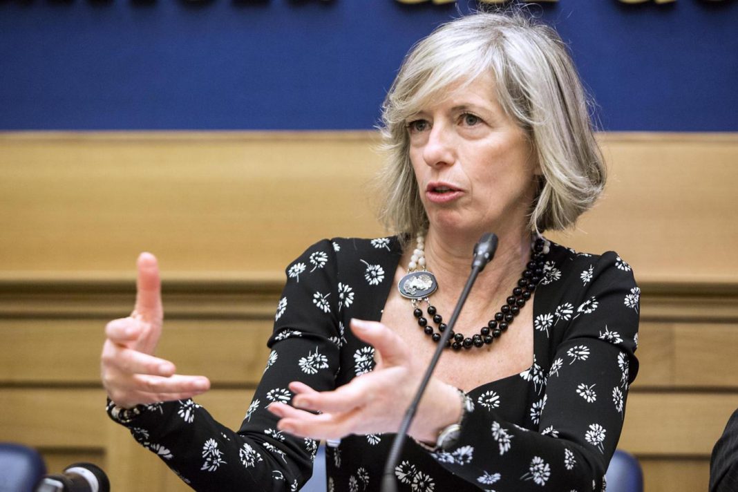 Stefania Giannini e altri 7 parlamentari “traslocano” nel PD… L’Italia dei “trasformisti” Stefania Giannini e altri 7 parlamentari “traslocano” nel PD… L’Italia dei “trasformisti”