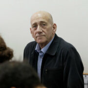Israele, Olmert condannato per corruzione