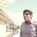 The Pills – Sempre Meglio Che Lavorare – Gianni Morandi: la banalità batte l’odio