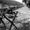 12_Robert Doisneau, Amours et barbelés, Paris 1944