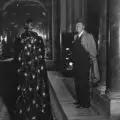 15_Robert Doisneau, Une femme passe, Hotel Claridge Paris 1947