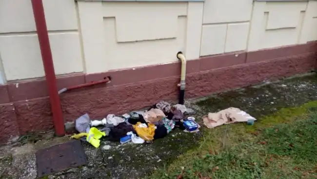 Un gesto che ferisce Alfedena: rifiuti gettati nella sede storica dell’associazione L’Alchimista