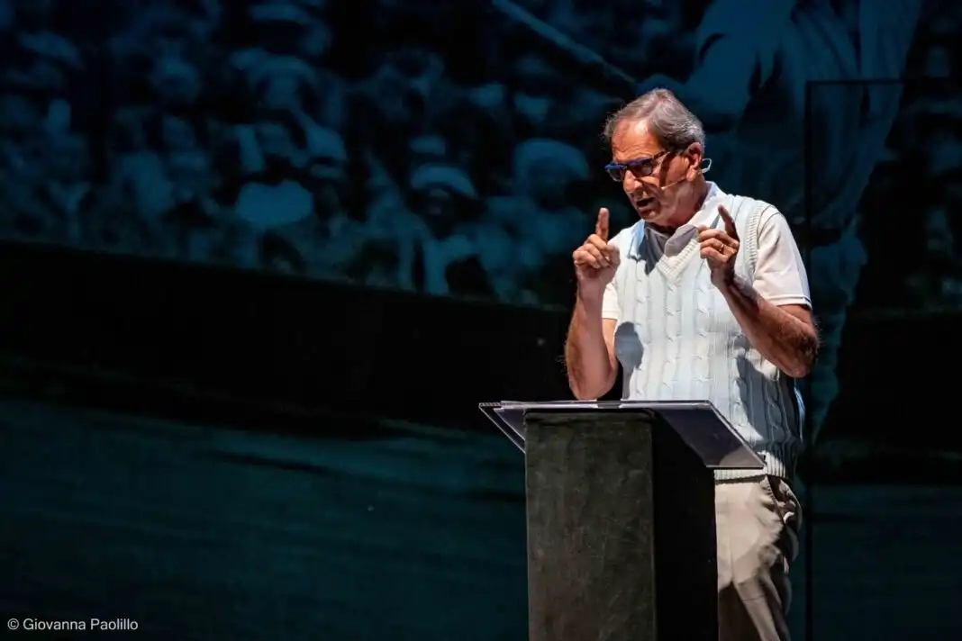 “Posso battere Kennedy a golf”: Massimo De Luca porta al Teatro degli Angeli gli intrecci tra sport e politica “Posso battere Kennedy a golf”: Massimo De Luca porta al Teatro degli Angeli gli intrecci tra sport e politica